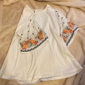 White blouse with embroidered sleeves